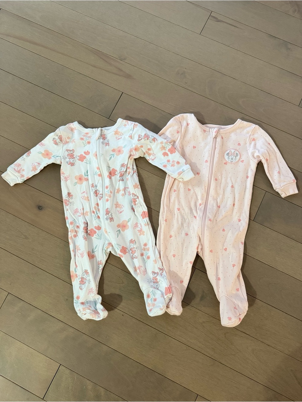 Lot de 2 pyjamas Disney - 0-3 mois / Lot of 2 Disney Sleepsuits - 0-3 Months
